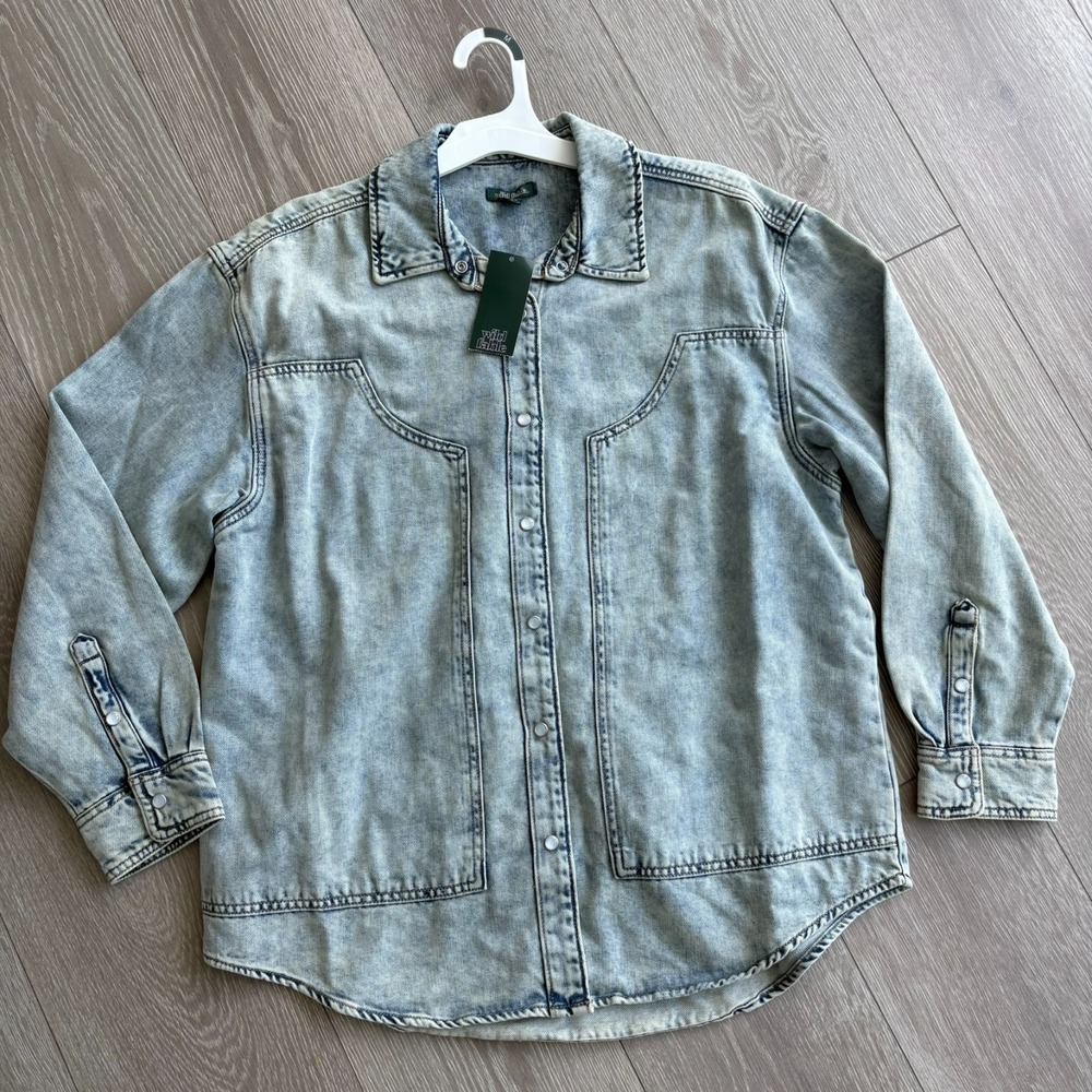 NWT Womens Blue Denim Relaxed Fit Pearl Snap Button-Up Shirt Shacket Size M